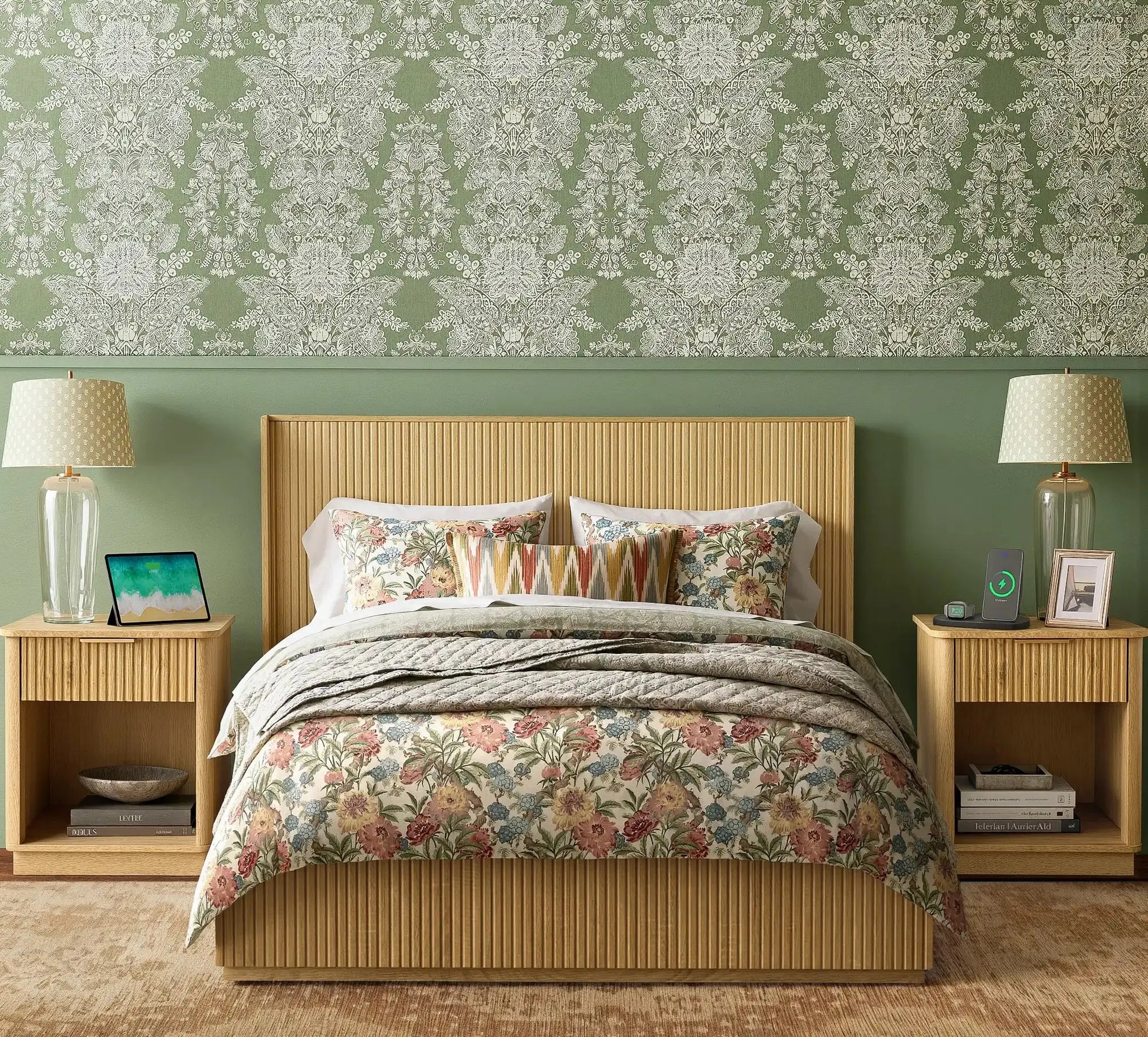 Win2Win Fluted Nightstand with Charging Station, Oak Bedside Table win2win