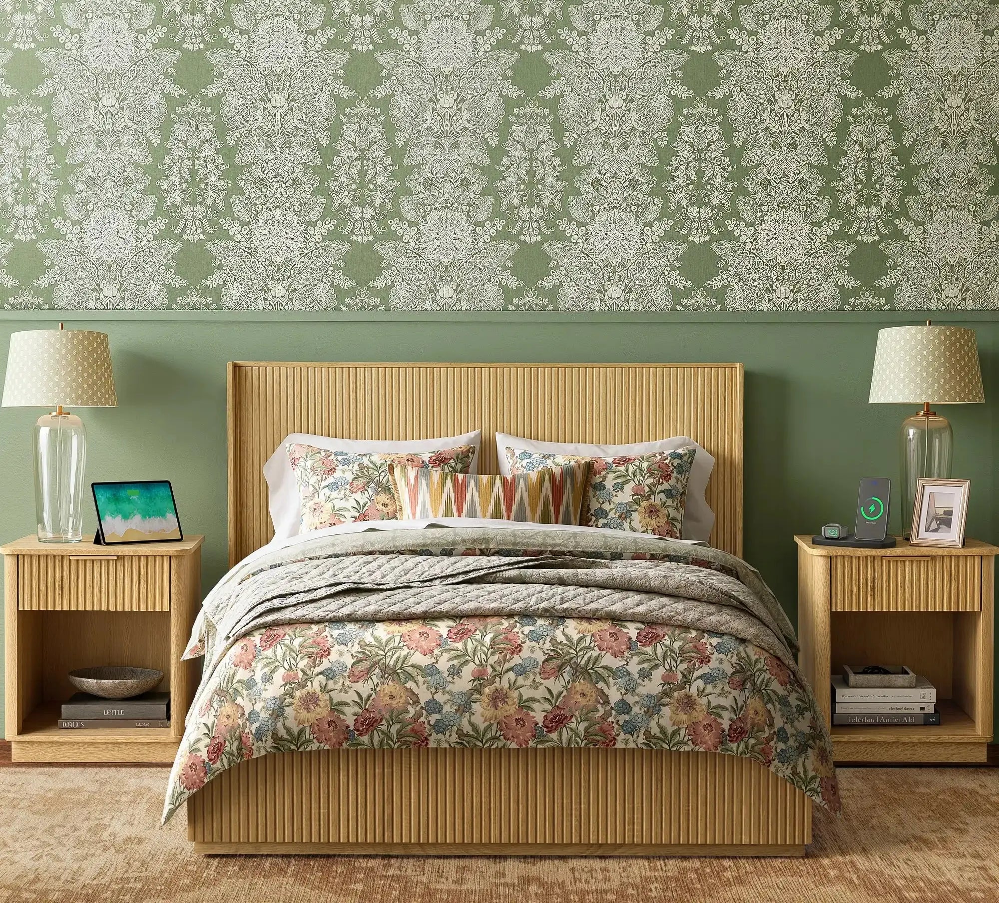 Win2Win Fluted Nightstand with Charging Station, Oak Bedside Table win2win